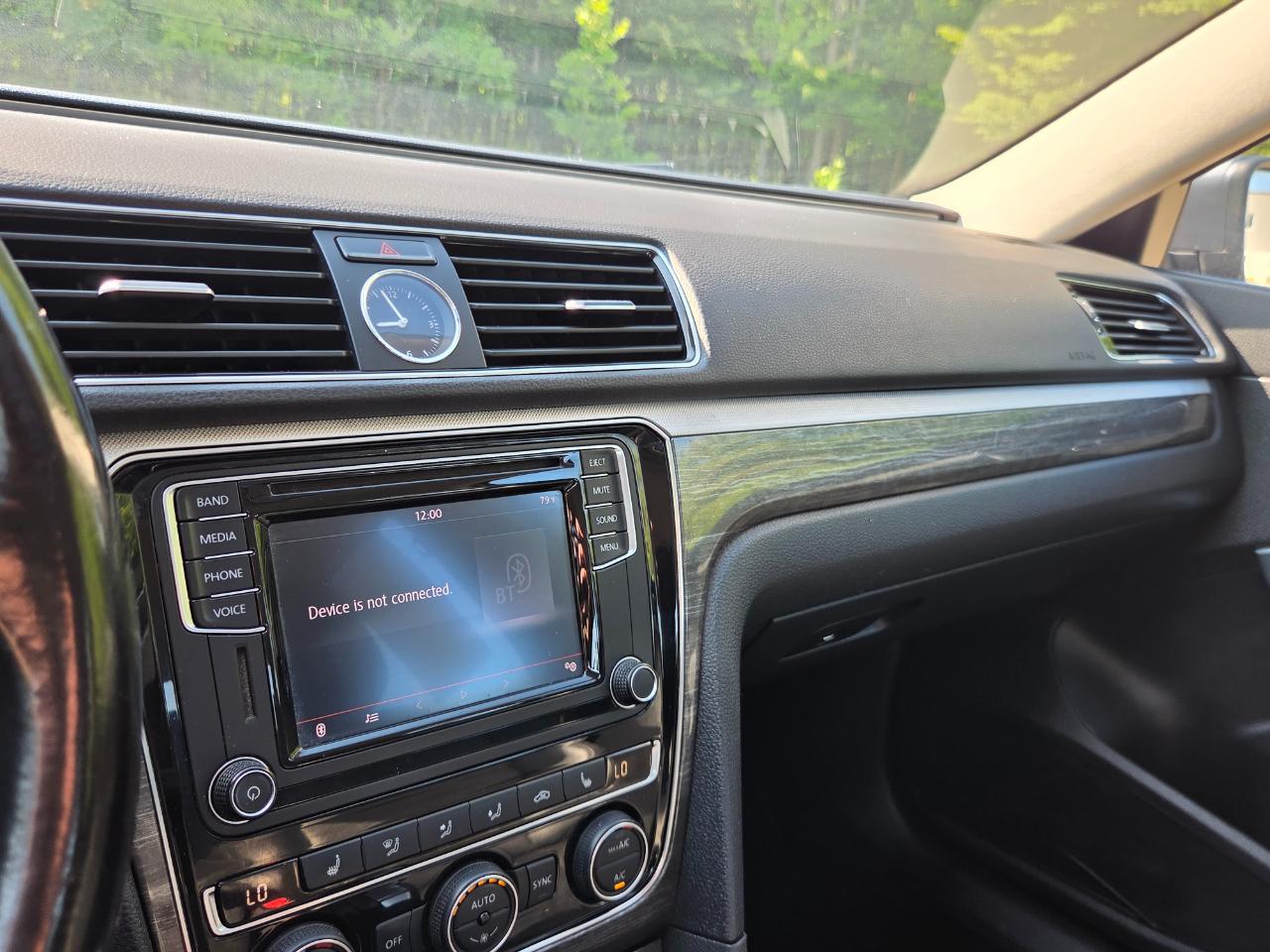 Volkswagen Passat 4dr Sdn 1.8T Auto SE PZEV 2016