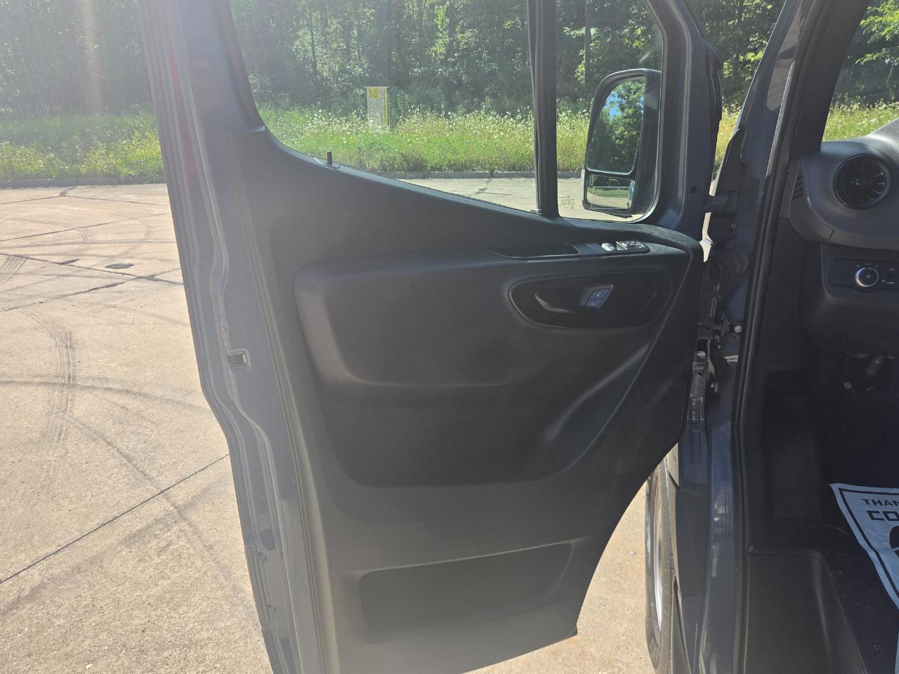 Mercedes-Benz Sprinter Van 2500 High Roof V6 170" RWD 2019