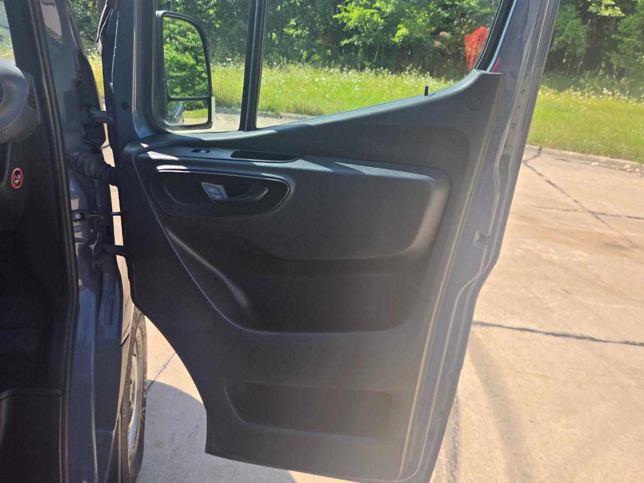 Mercedes-Benz Sprinter Van 2500 High Roof V6 170" RWD 2019