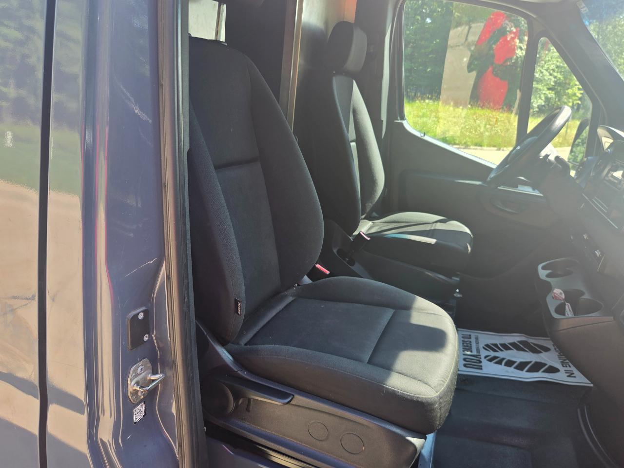 Mercedes-Benz Sprinter Van 2500 High Roof V6 170" RWD 2019