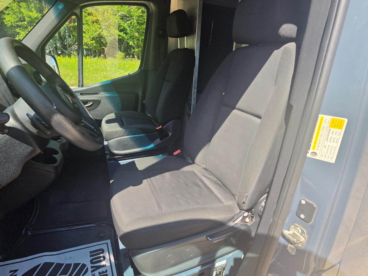 Mercedes-Benz Sprinter Van 2500 High Roof V6 170" RWD 2019