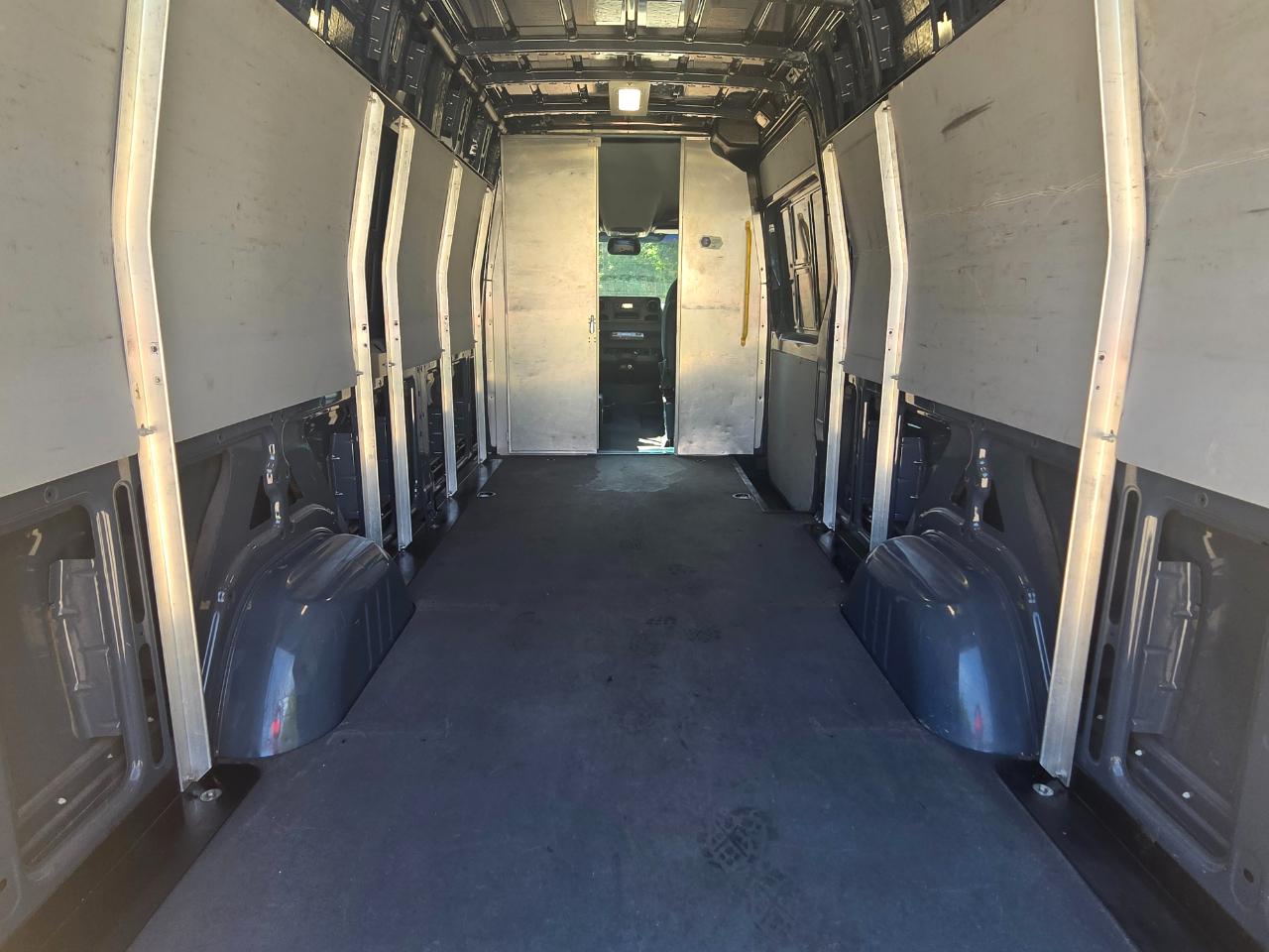 Mercedes-Benz Sprinter Van 2500 High Roof V6 170" RWD 2019