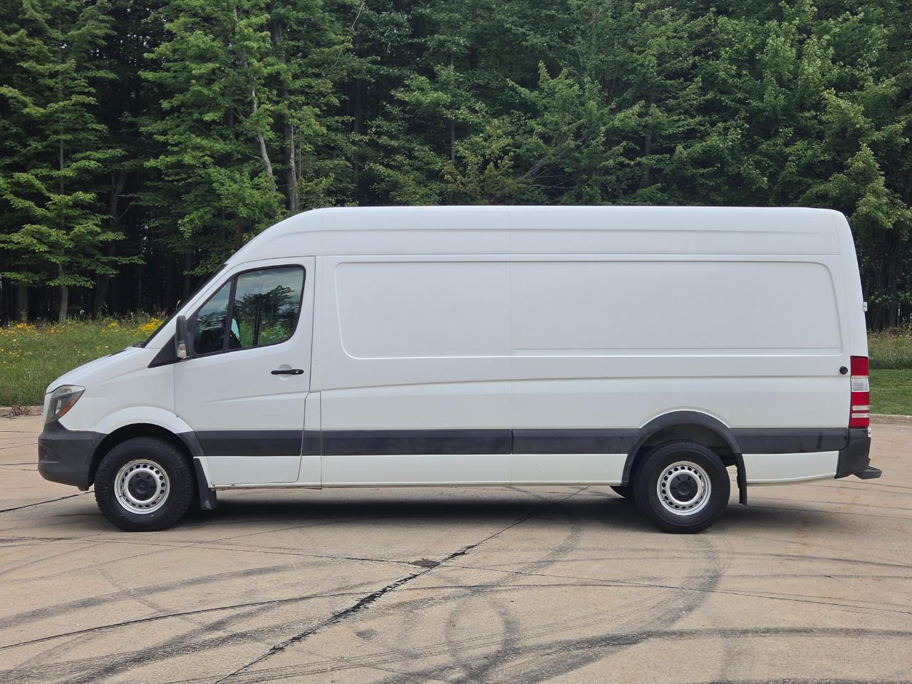 Freightliner Sprinter Cargo Vans 2500 170" 2014