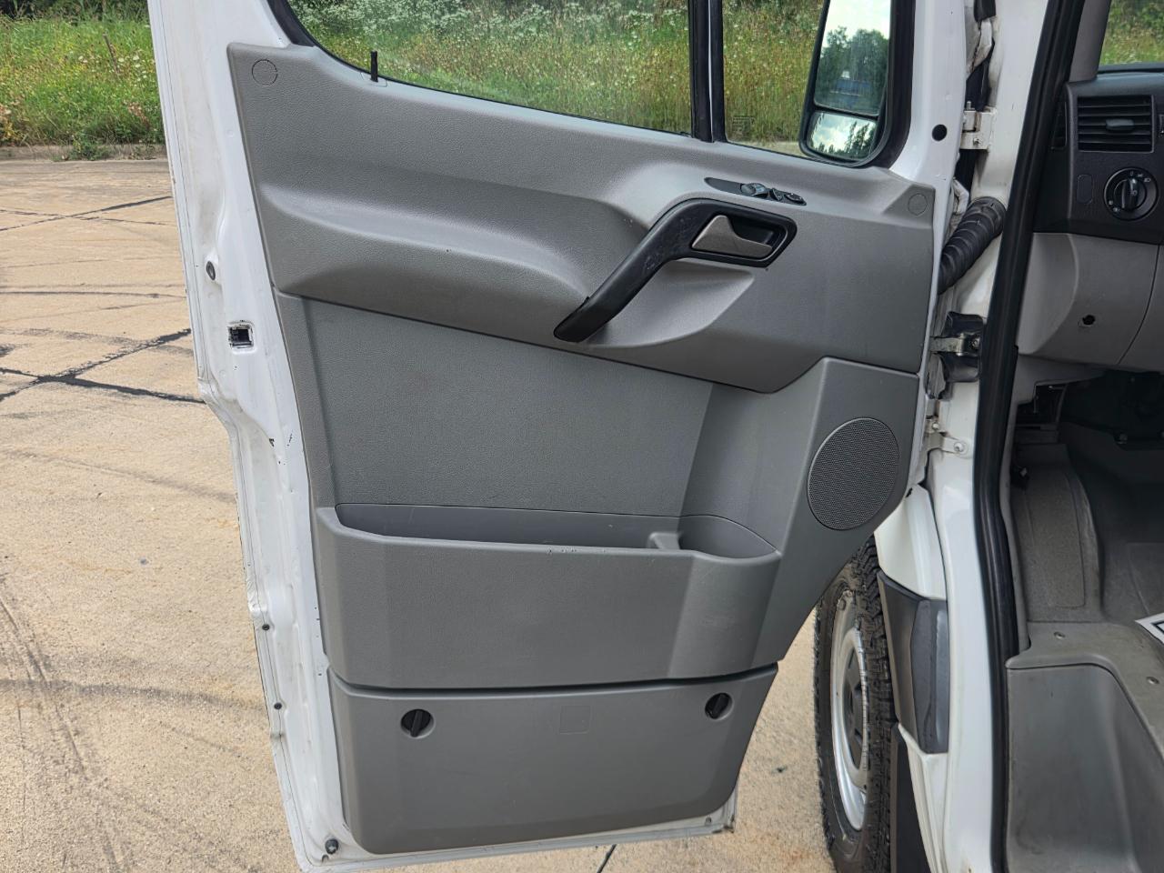 Freightliner Sprinter Cargo Vans 2500 170" 2014