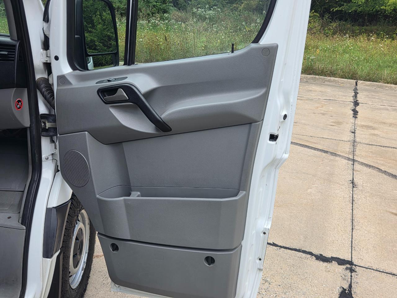 Freightliner Sprinter Cargo Vans 2500 170" 2014