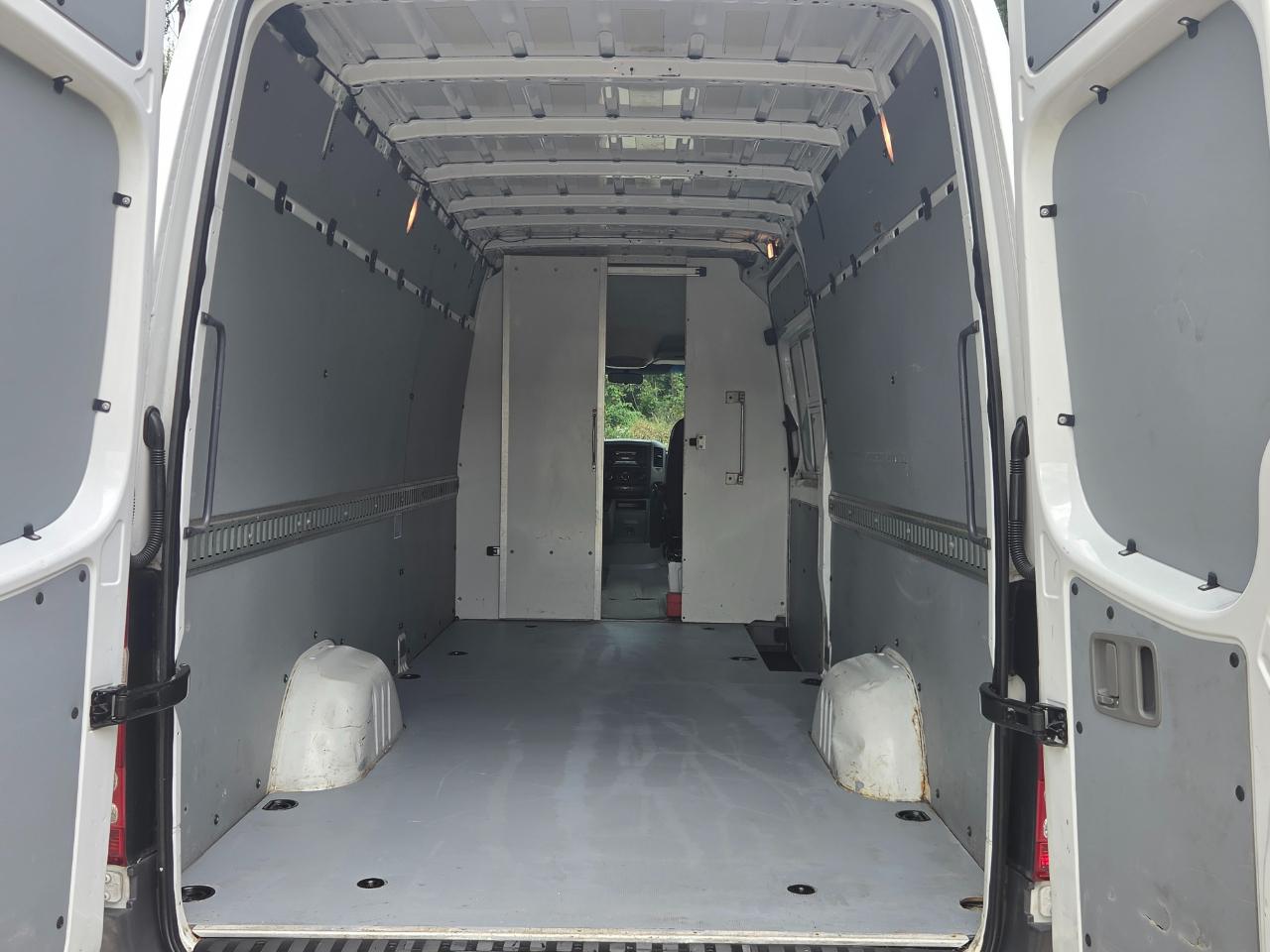 Freightliner Sprinter Cargo Vans 2500 170" 2014