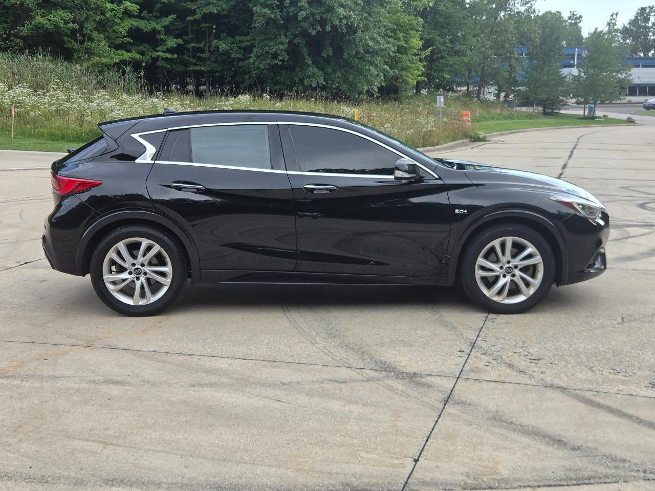 Infiniti QX30 Luxury FWD *Ltd Avail* 2017