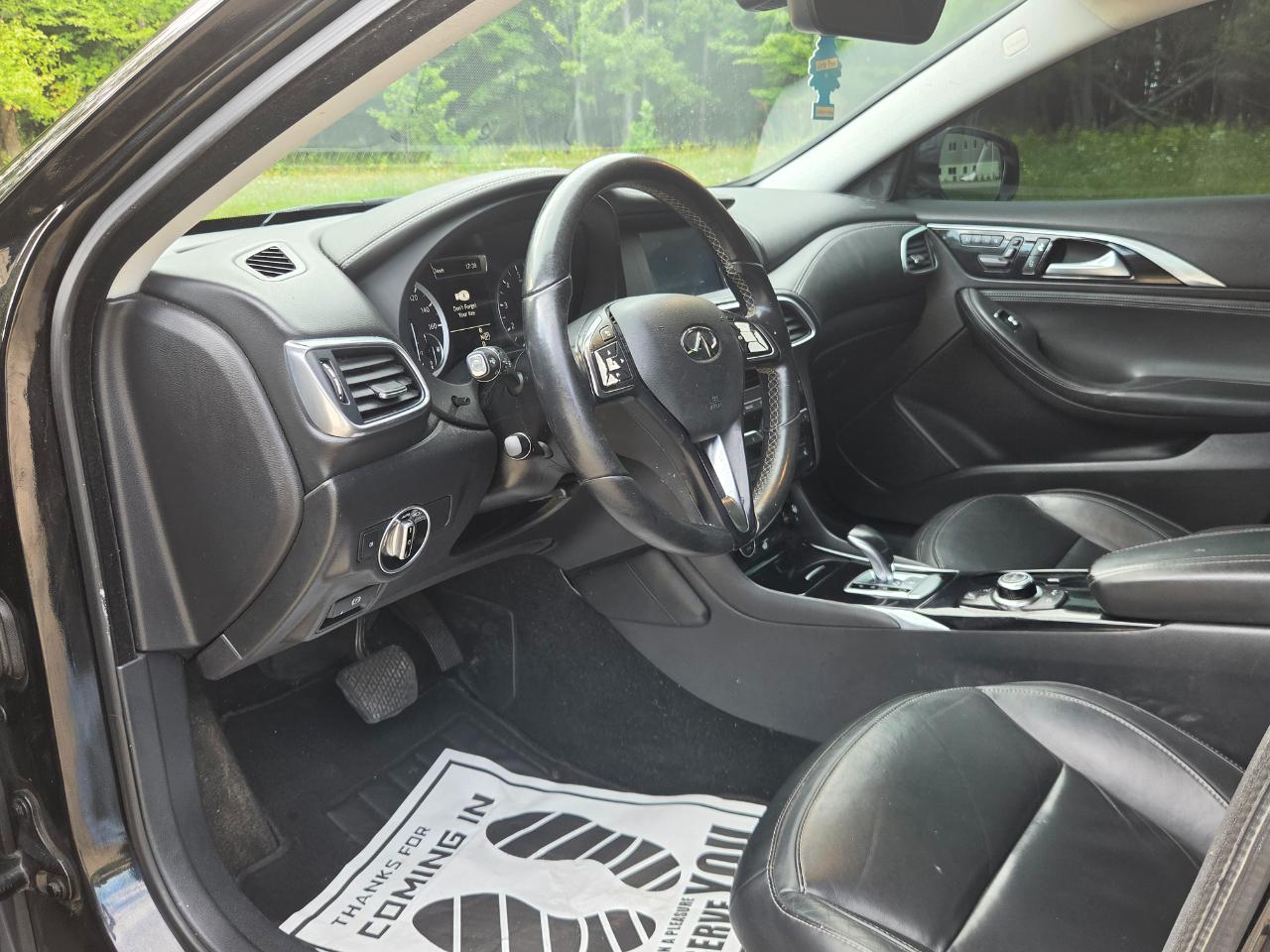 Infiniti QX30 Luxury FWD *Ltd Avail* 2017