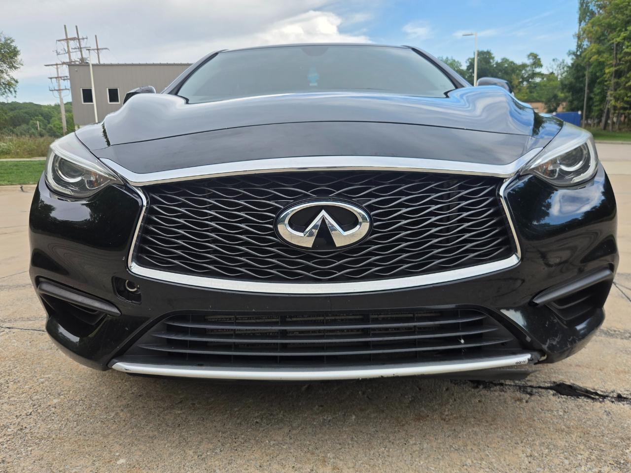 Infiniti QX30 Luxury FWD *Ltd Avail* 2017