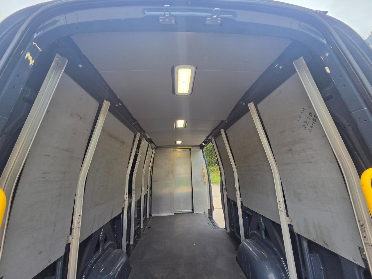 Mercedes-Benz Sprinter Van 2500 High Roof V6 170" RWD 2019
