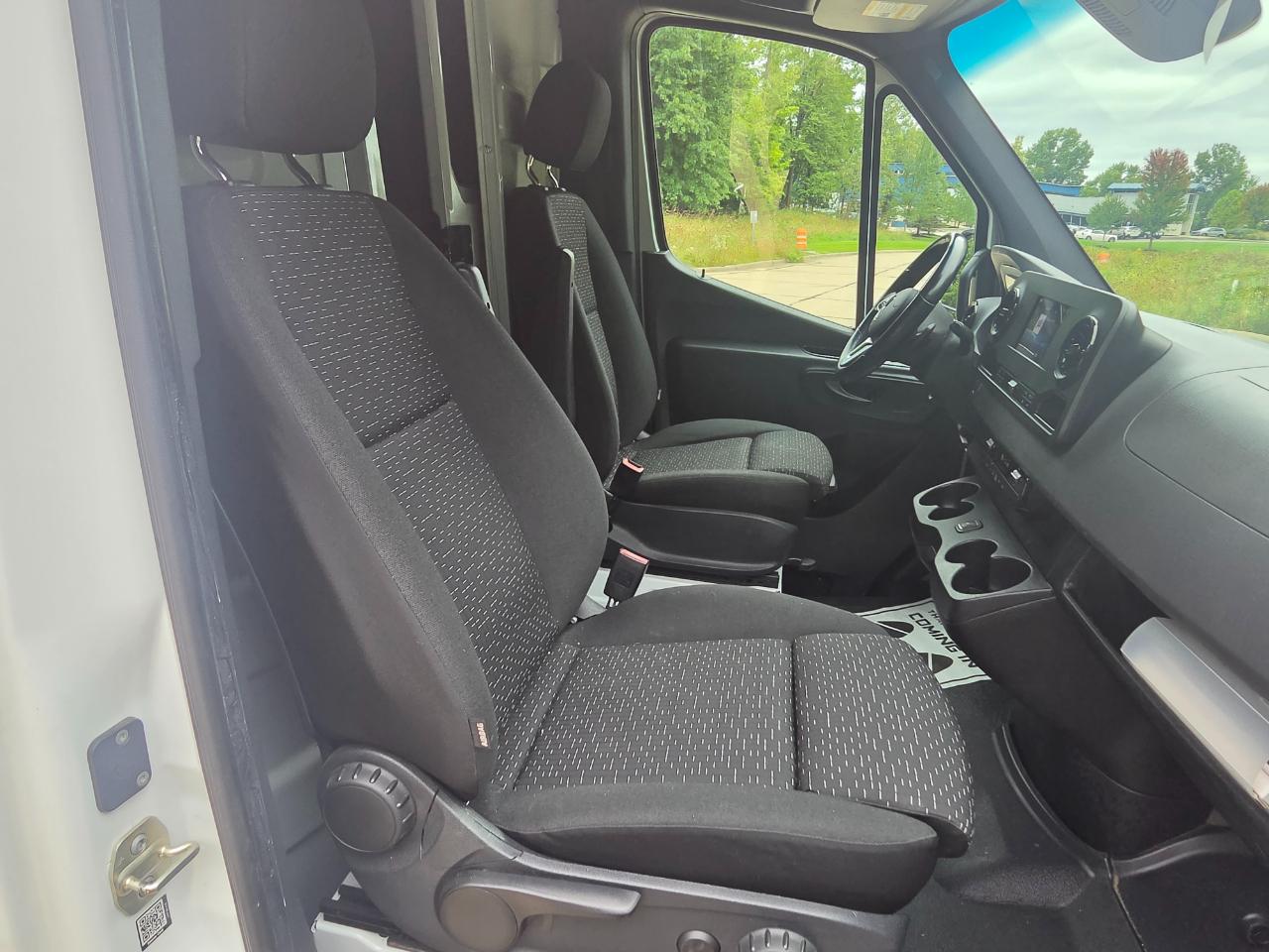Mercedes-Benz Sprinter Cargo Van 2500 High Roof V6 170" Extended RWD 2020