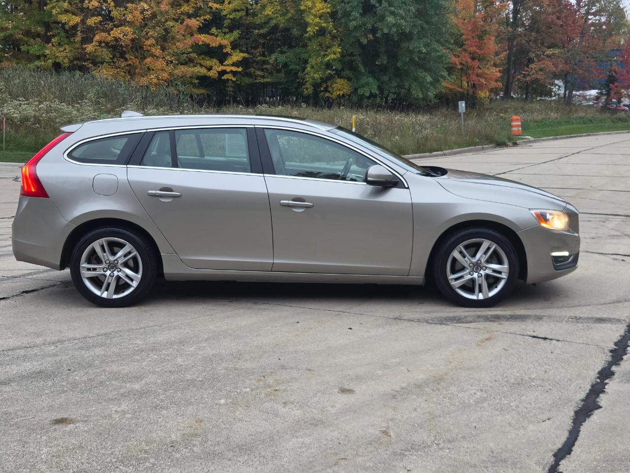 Volvo V60 2015.5 4dr Wgn T5 Premier AWD 2015