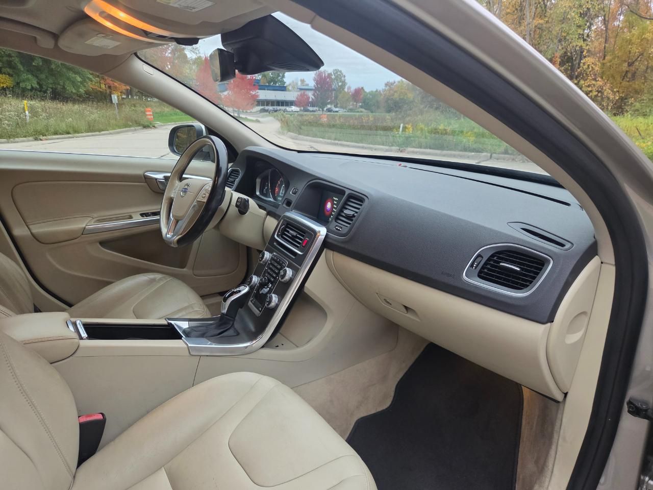 Volvo V60 2015.5 4dr Wgn T5 Premier AWD 2015