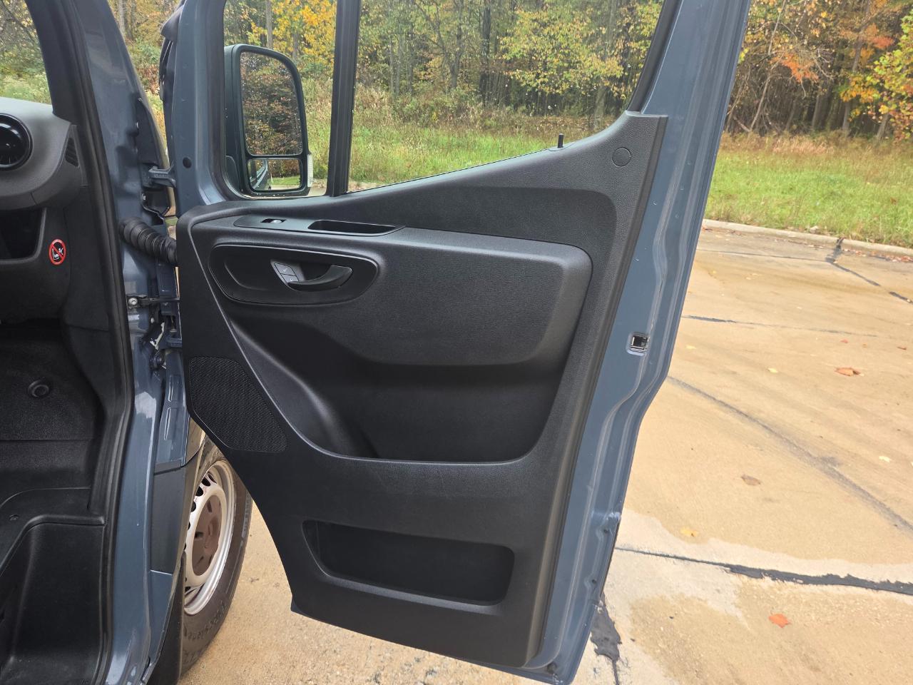 Mercedes-Benz Sprinter Van 2500 High Roof V6 170" RWD 2019