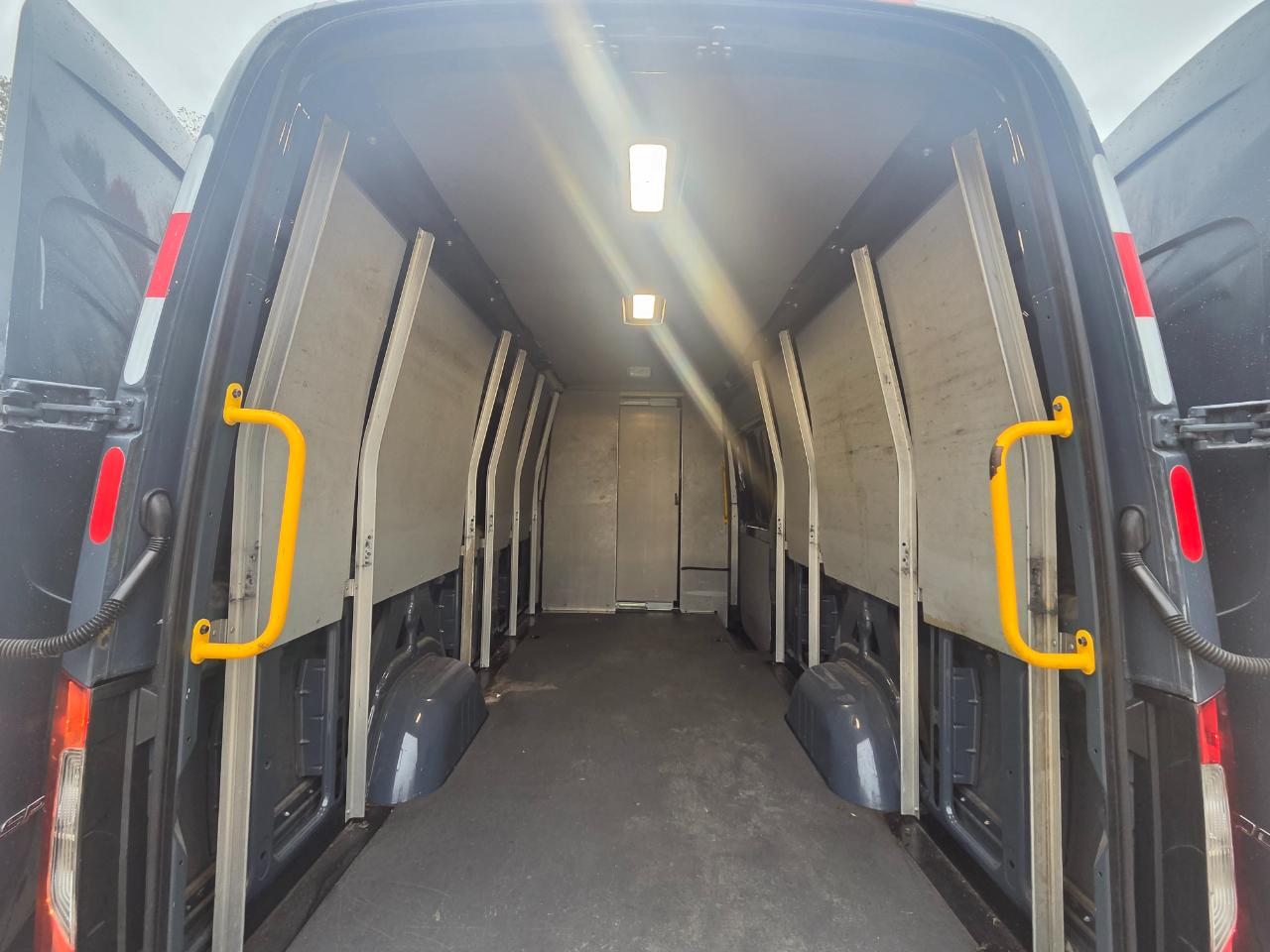 Mercedes-Benz Sprinter Van 2500 High Roof V6 170" RWD 2019