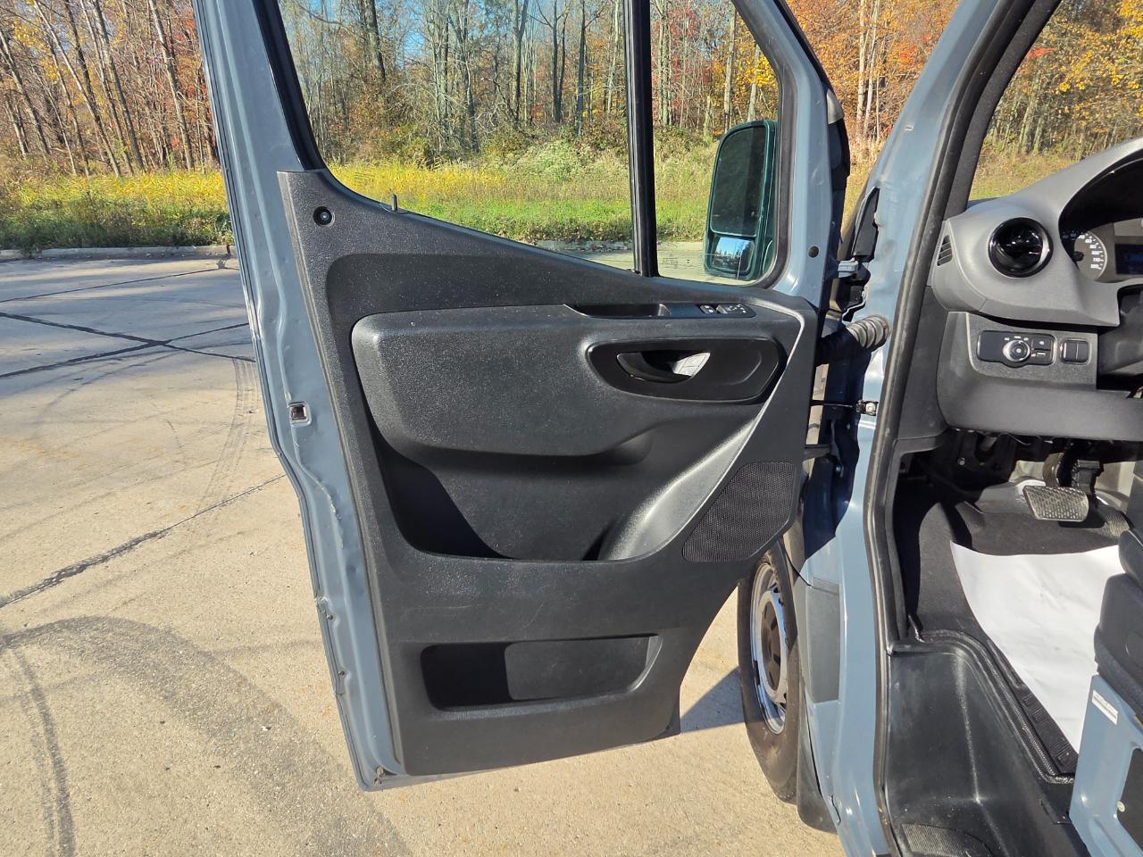 Mercedes-Benz Sprinter Van 2500 High Roof V6 170" RWD 2019