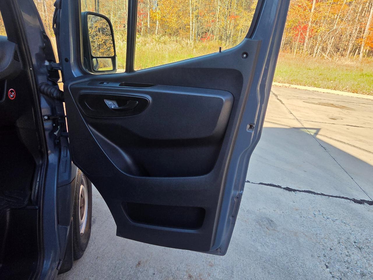 Mercedes-Benz Sprinter Van 2500 High Roof V6 170" RWD 2019