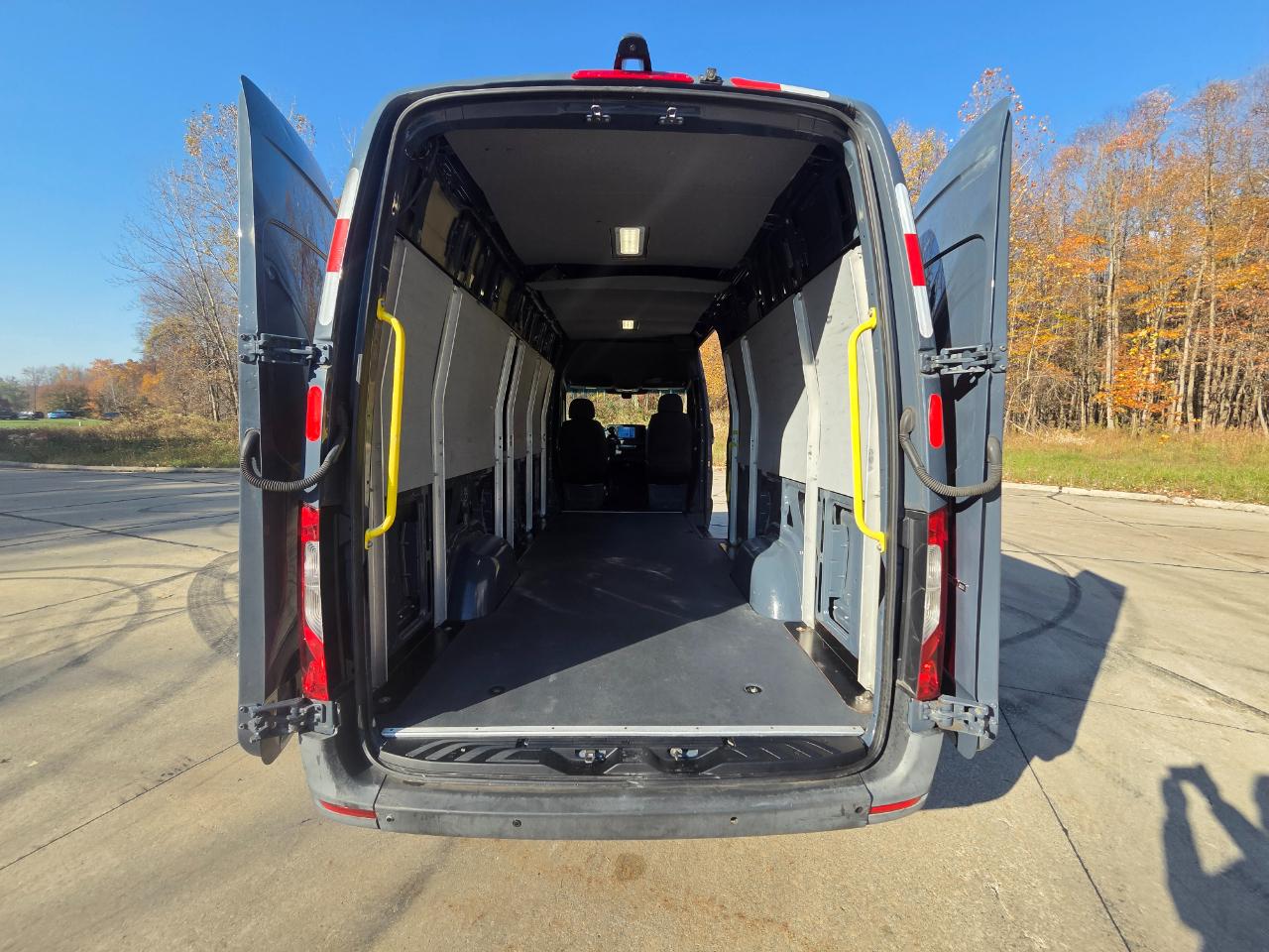 Mercedes-Benz Sprinter Van 2500 High Roof V6 170" RWD 2019