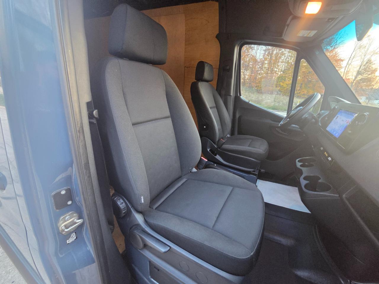Mercedes-Benz Sprinter Van 2500 High Roof V6 170" RWD 2019