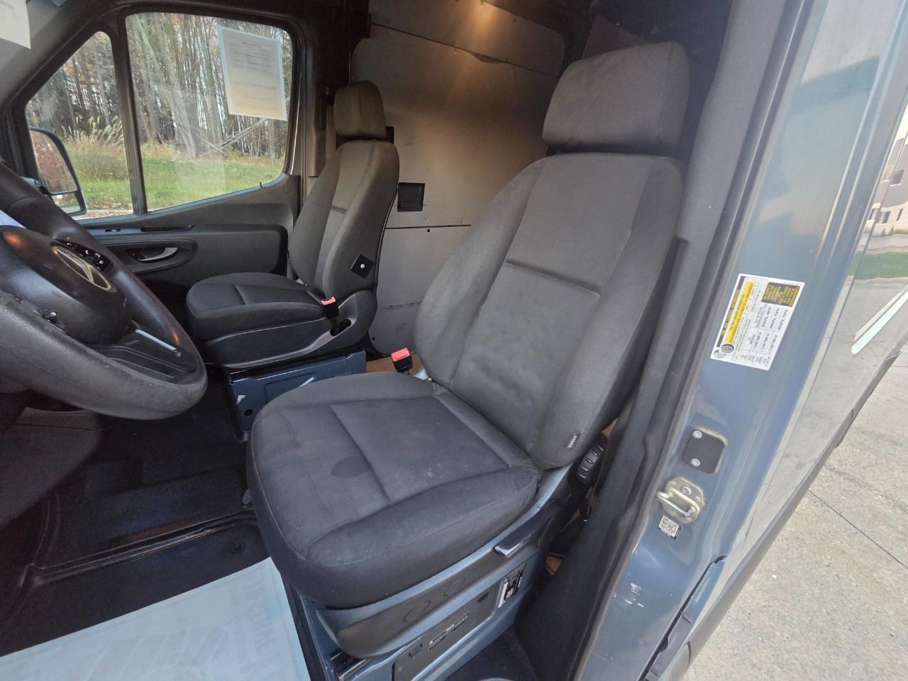 Mercedes-Benz Sprinter Van 2500 High Roof V6 170" RWD 2019