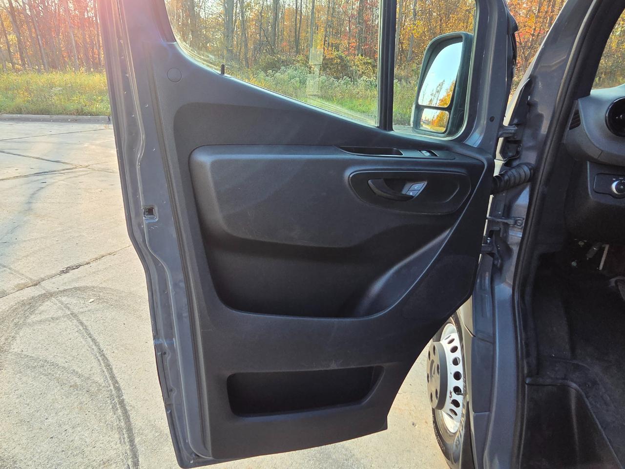 Freightliner Sprinter Van 3500 High Roof V6 144" RWD 2019