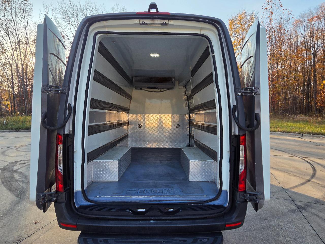 Freightliner Sprinter Van 3500 High Roof V6 144" RWD 2019