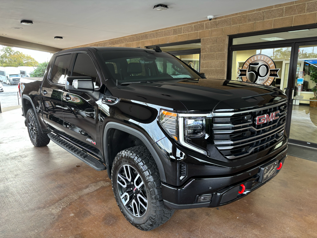 GMC Sierra 1500 4WD Crew Cab 147" AT4 2025