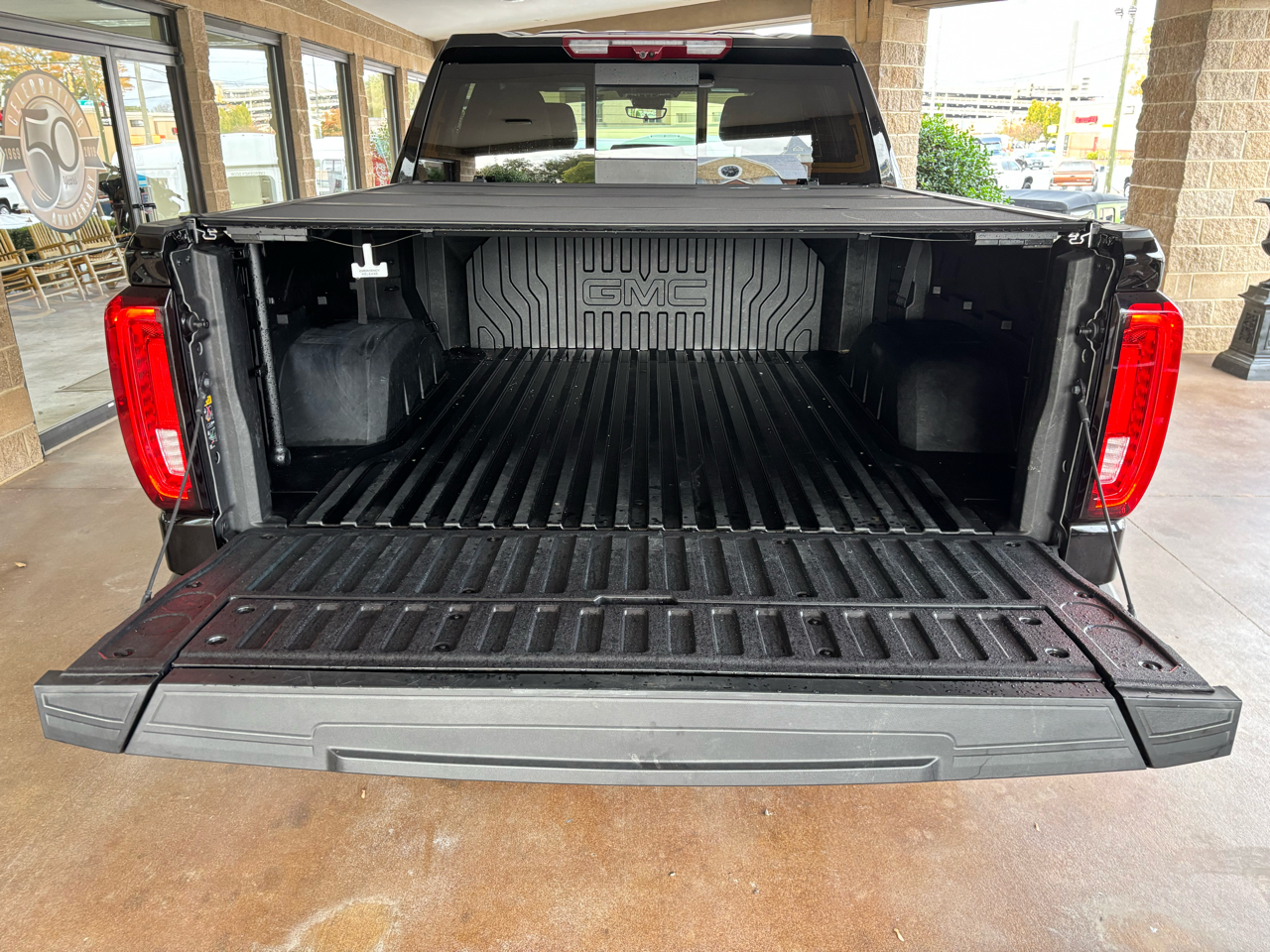 GMC Sierra 1500 4WD Crew Cab 147" AT4 2025