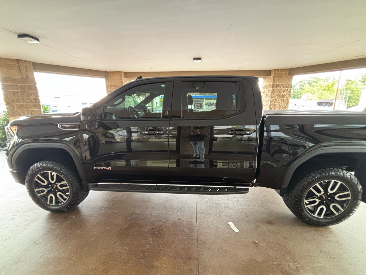 GMC Sierra 1500 4WD Crew Cab 147" AT4 2025