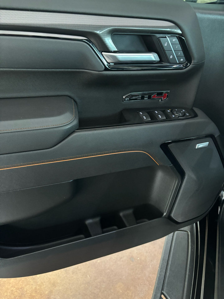 GMC Sierra 1500 4WD Crew Cab 147" AT4 2025