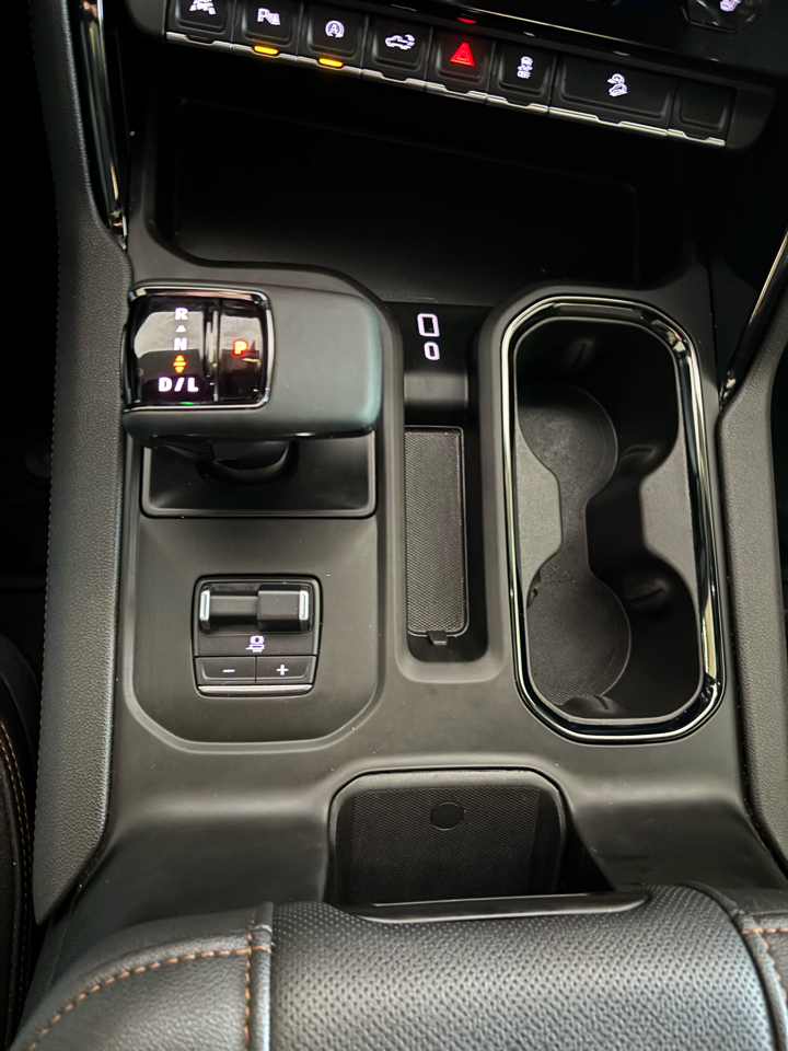 GMC Sierra 1500 4WD Crew Cab 147" AT4 2025