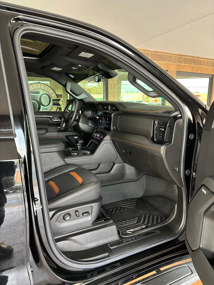 GMC Sierra 1500 4WD Crew Cab 147" AT4 2025