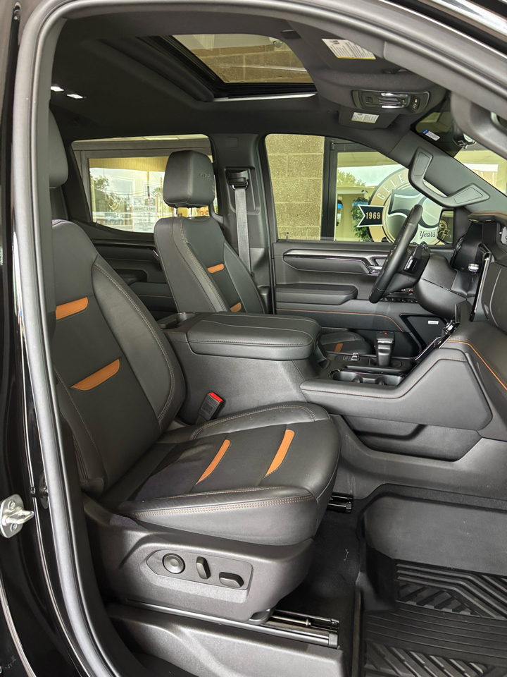 GMC Sierra 1500 4WD Crew Cab 147" AT4 2025