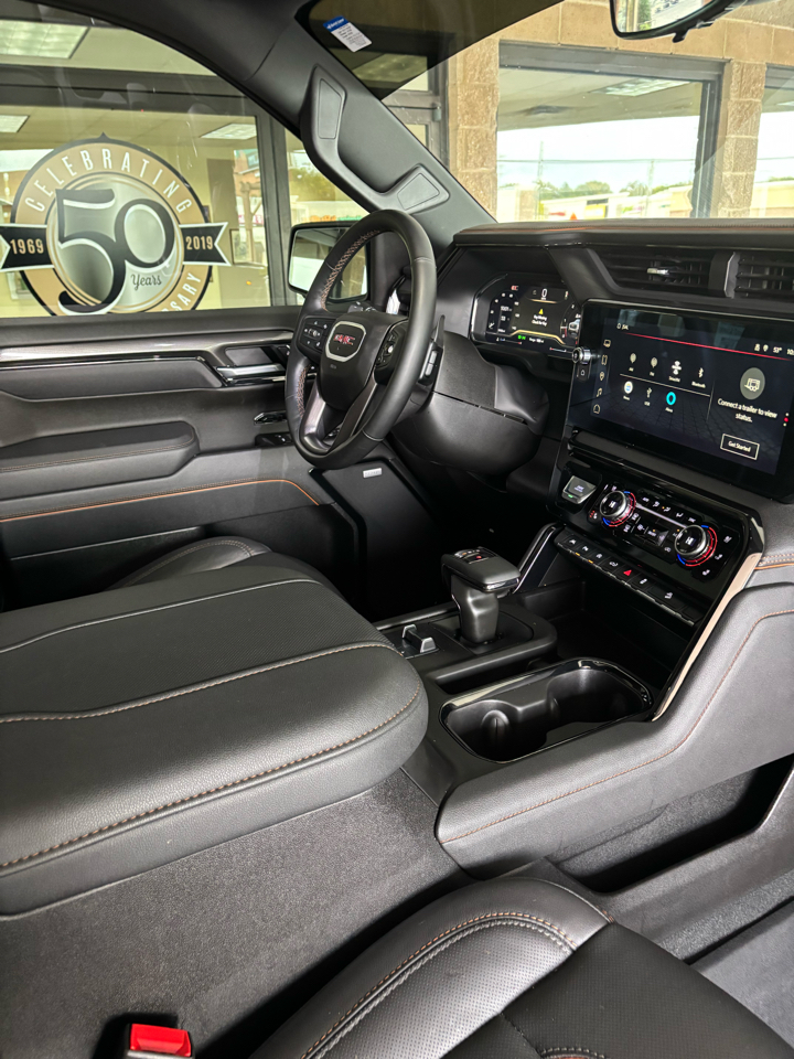 GMC Sierra 1500 4WD Crew Cab 147" AT4 2025