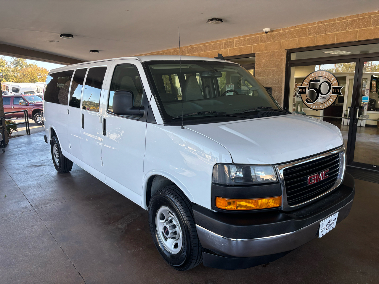 GMC Savana Passenger RWD 3500 155" LS 2022