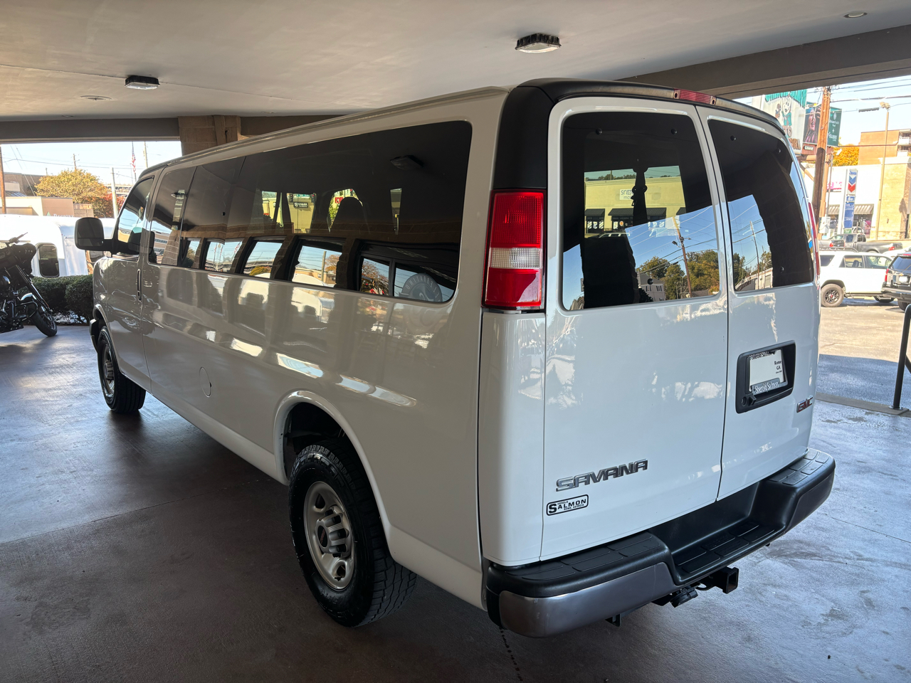 GMC Savana Passenger RWD 3500 155" LS 2022