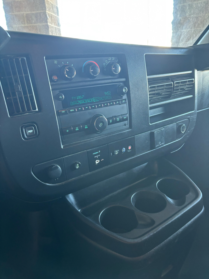 GMC Savana Passenger RWD 3500 155" LS 2022