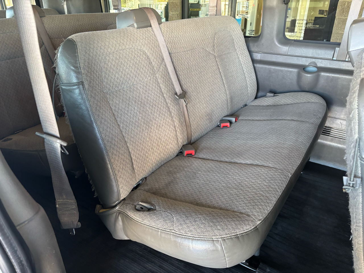 GMC Savana Passenger RWD 3500 155" LS 2022