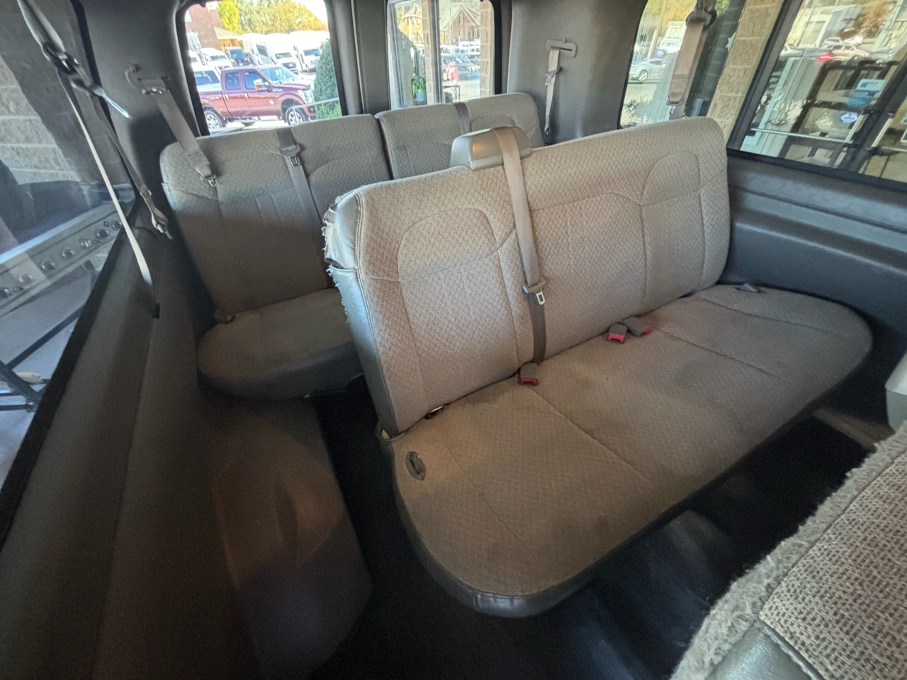 GMC Savana Passenger RWD 3500 155" LS 2022