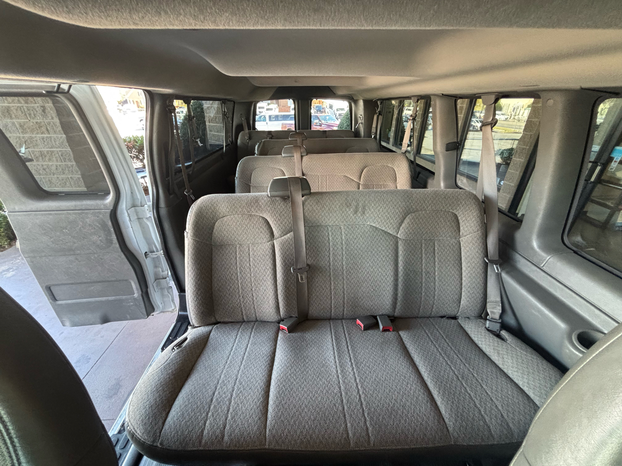 GMC Savana Passenger RWD 3500 155" LS 2022