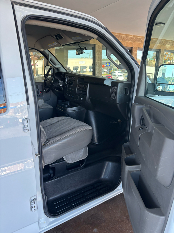 GMC Savana Passenger RWD 3500 155" LS 2022