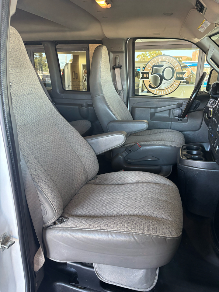 GMC Savana Passenger RWD 3500 155" LS 2022