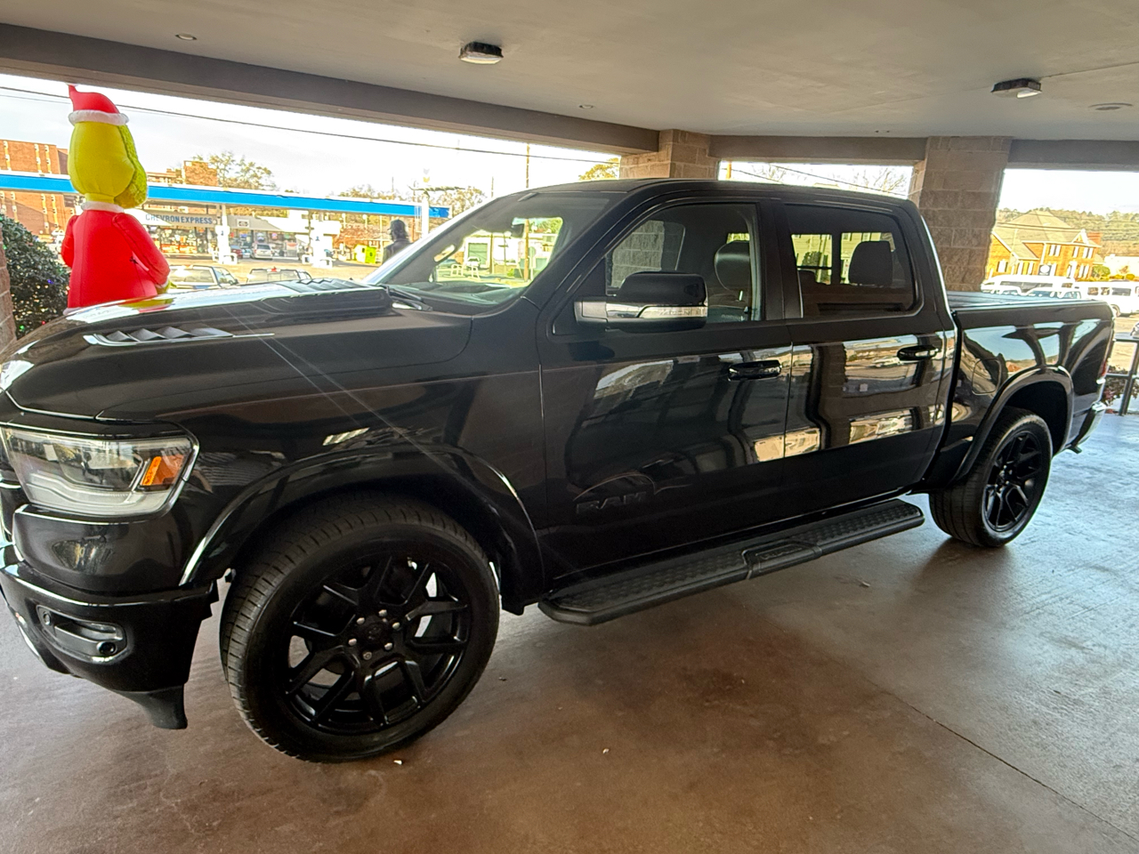 RAM 1500 Laramie 4x4 Crew Cab 5'7" Box 2021