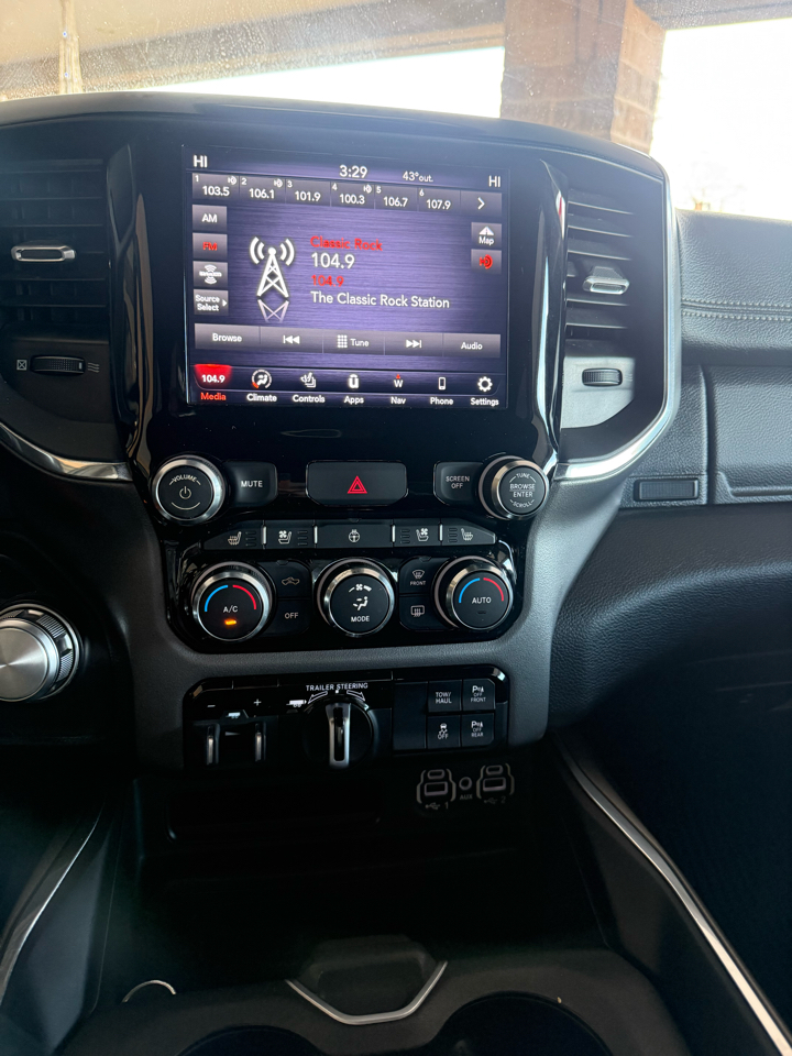 RAM 1500 Laramie 4x4 Crew Cab 5'7" Box 2021