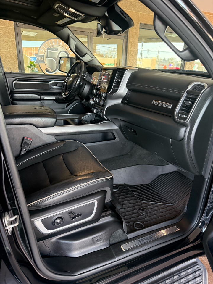 RAM 1500 Laramie 4x4 Crew Cab 5'7" Box 2021