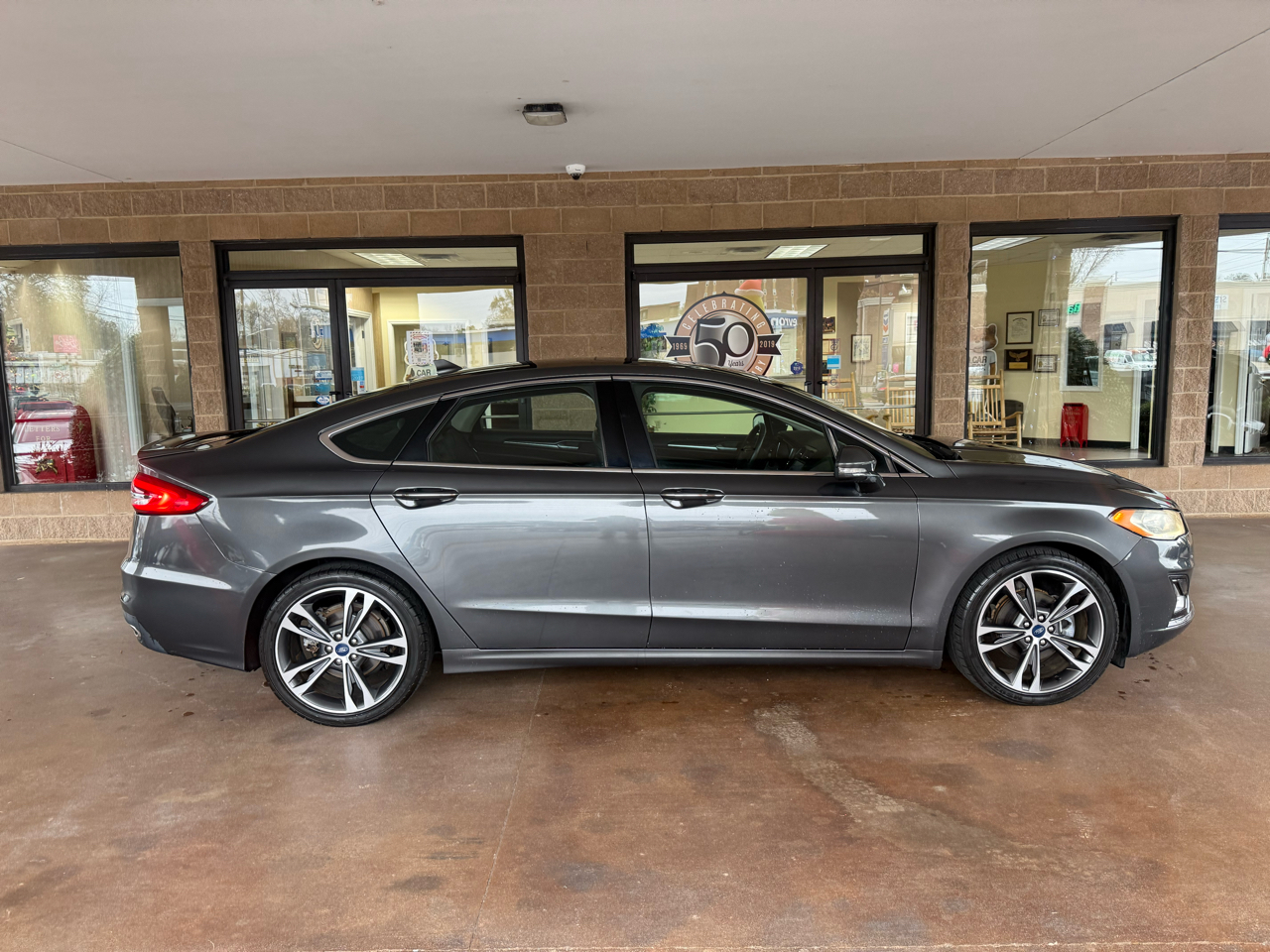 Ford Fusion Titanium FWD 2020