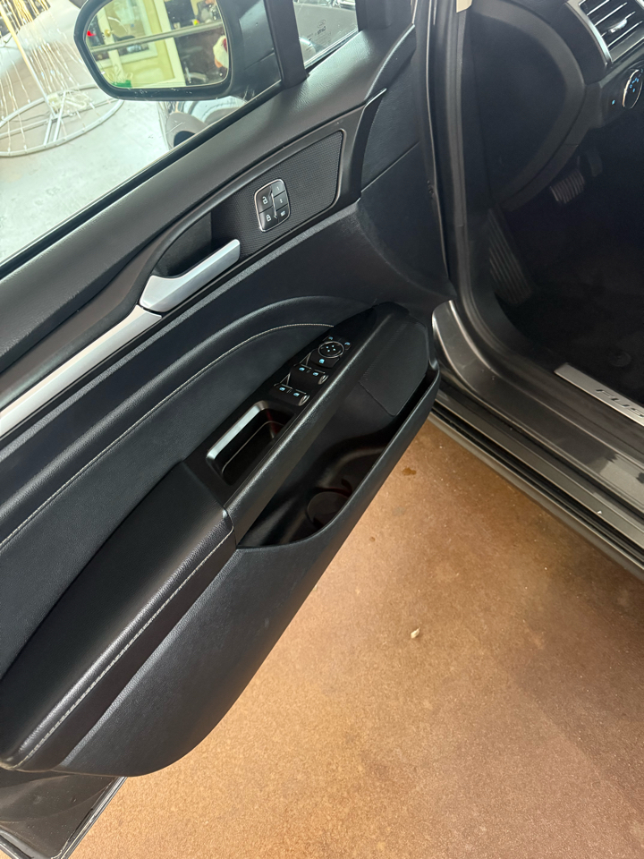 Ford Fusion Titanium FWD 2020