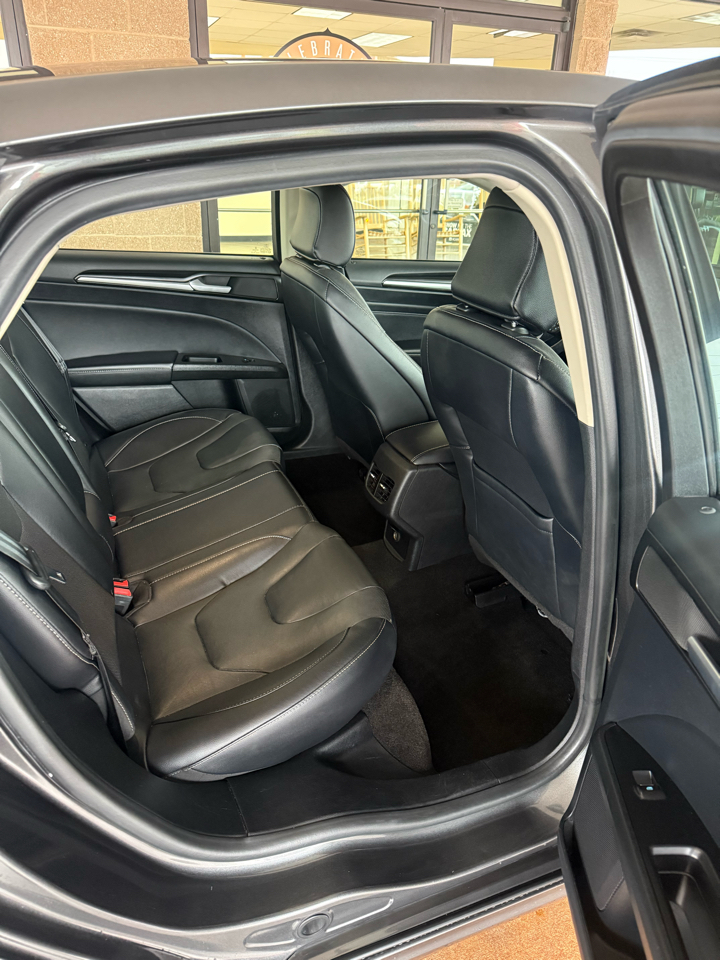 Ford Fusion Titanium FWD 2020