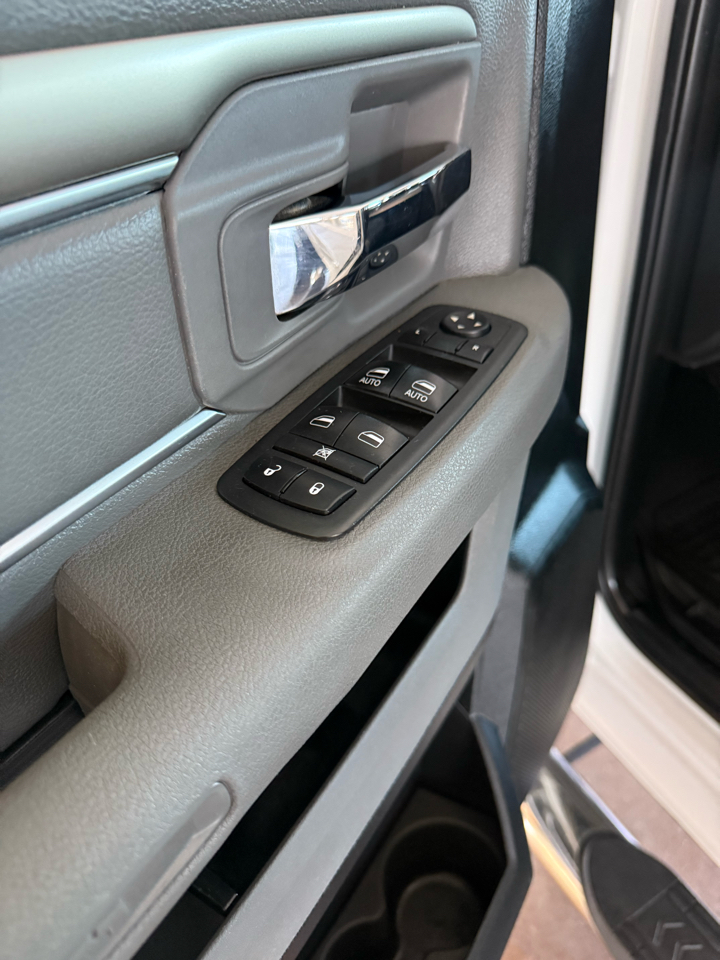 RAM 1500 Big Horn 4x4 Crew Cab 5'7" Box 2017