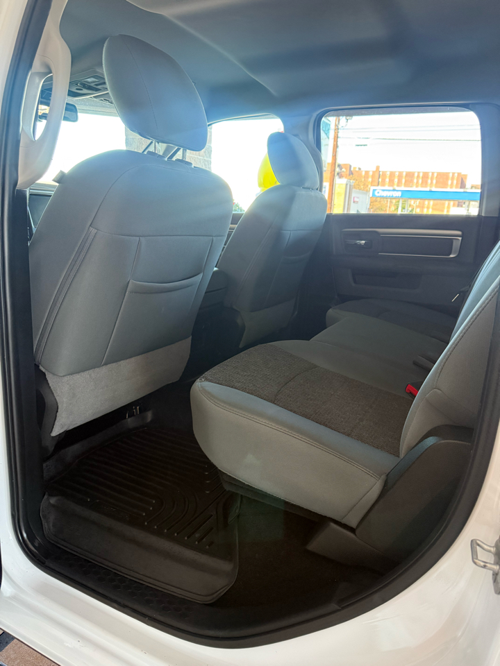 RAM 1500 Big Horn 4x4 Crew Cab 5'7" Box 2017